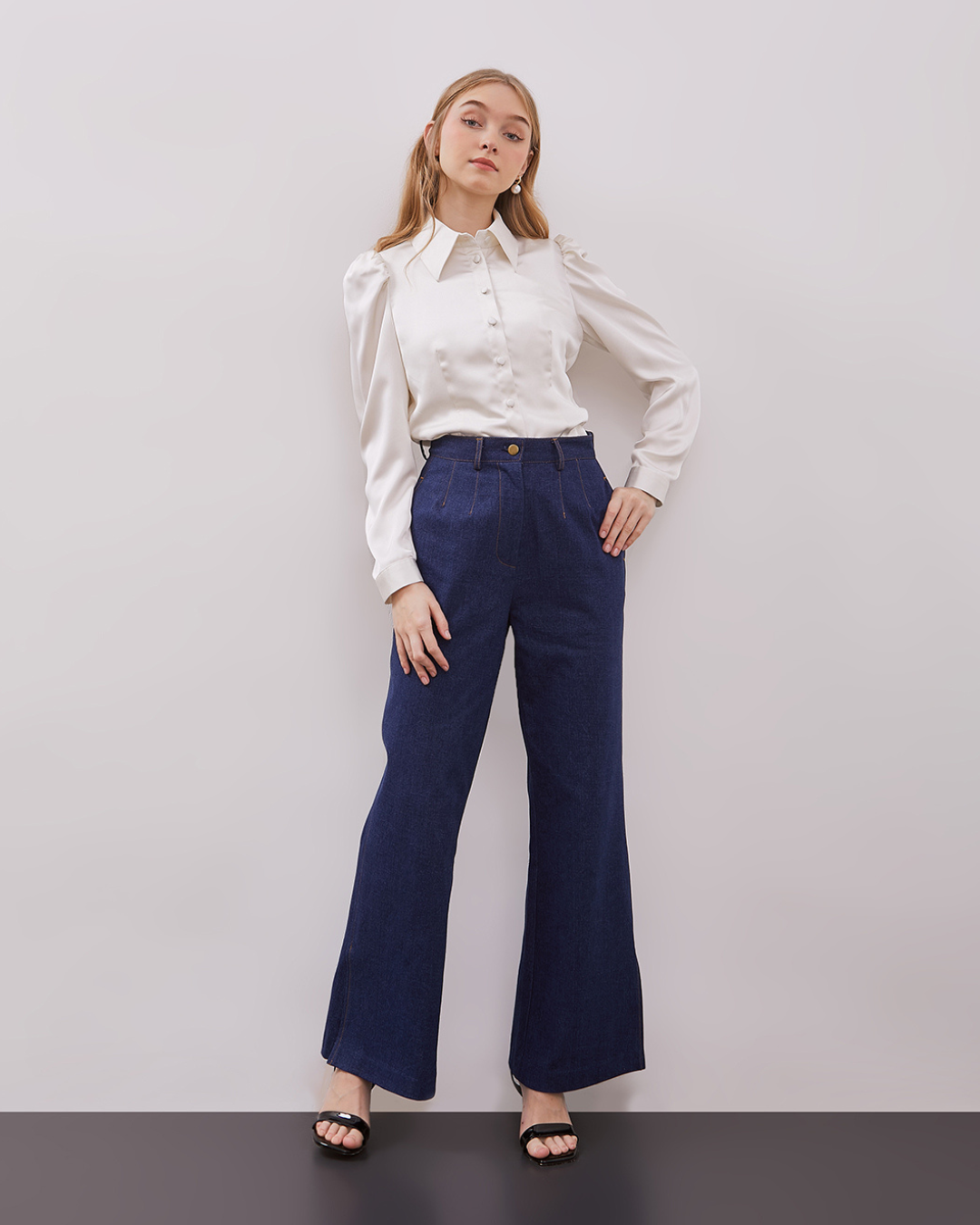 INVIO Maisie Satin Puff Shoulder Shirt | Atasan Wanita - Espresso