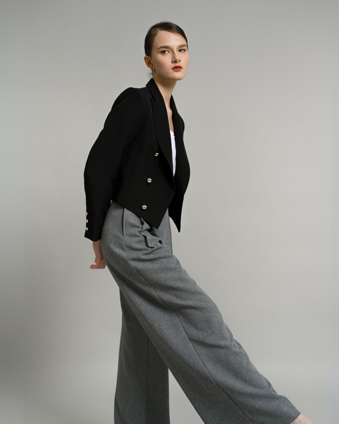INVIO Jade Cropped Blazer Black | Jas Wanita - Enlace