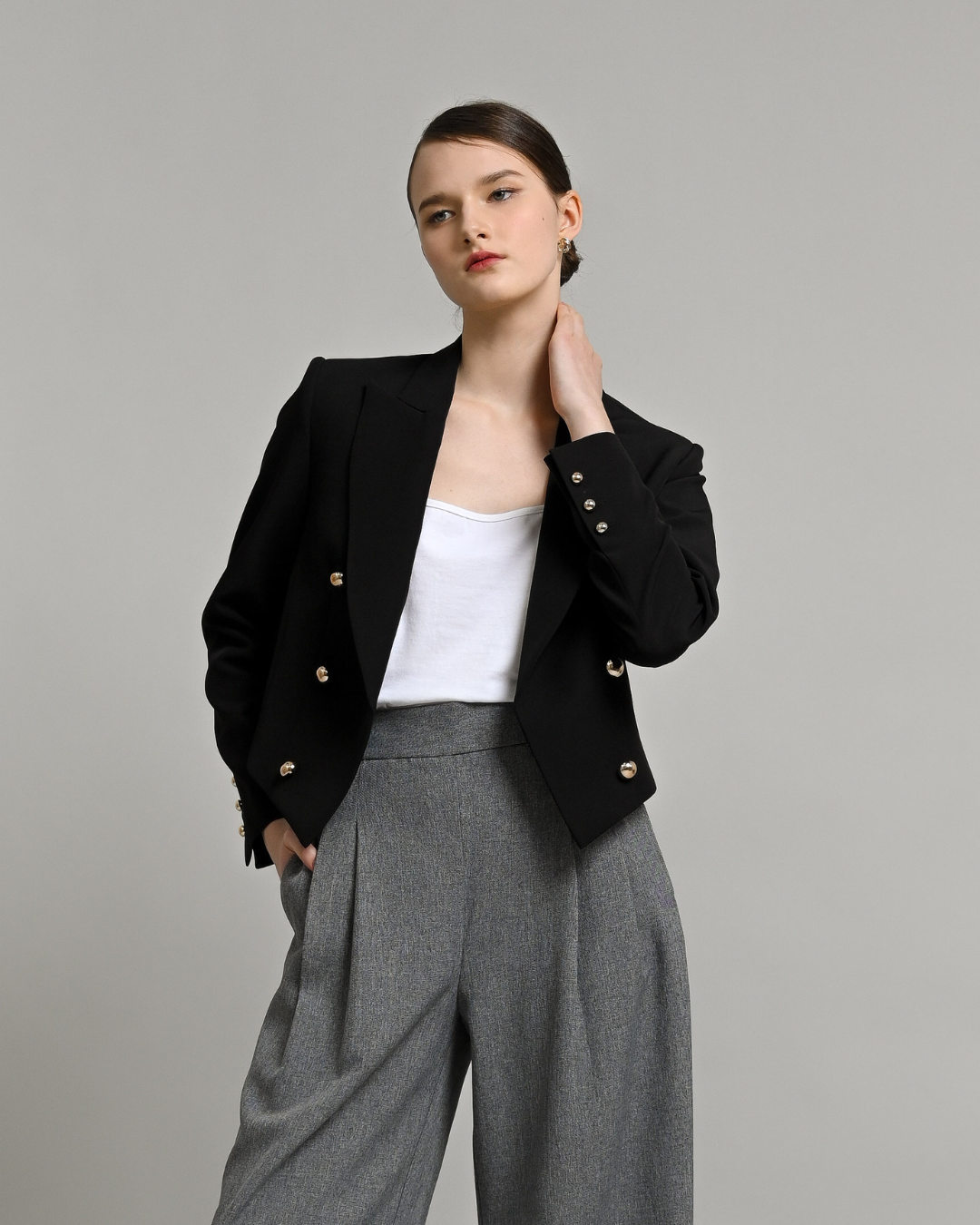 INVIO Jade Cropped Blazer Black | Jas Wanita - Enlace