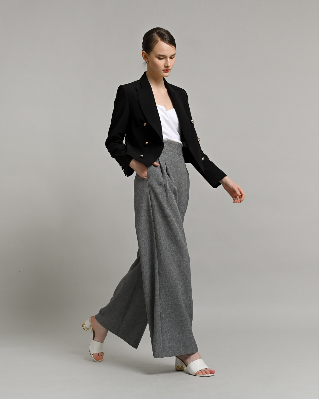 INVIO Jade Cropped Blazer Black | Jas Wanita - Enlace