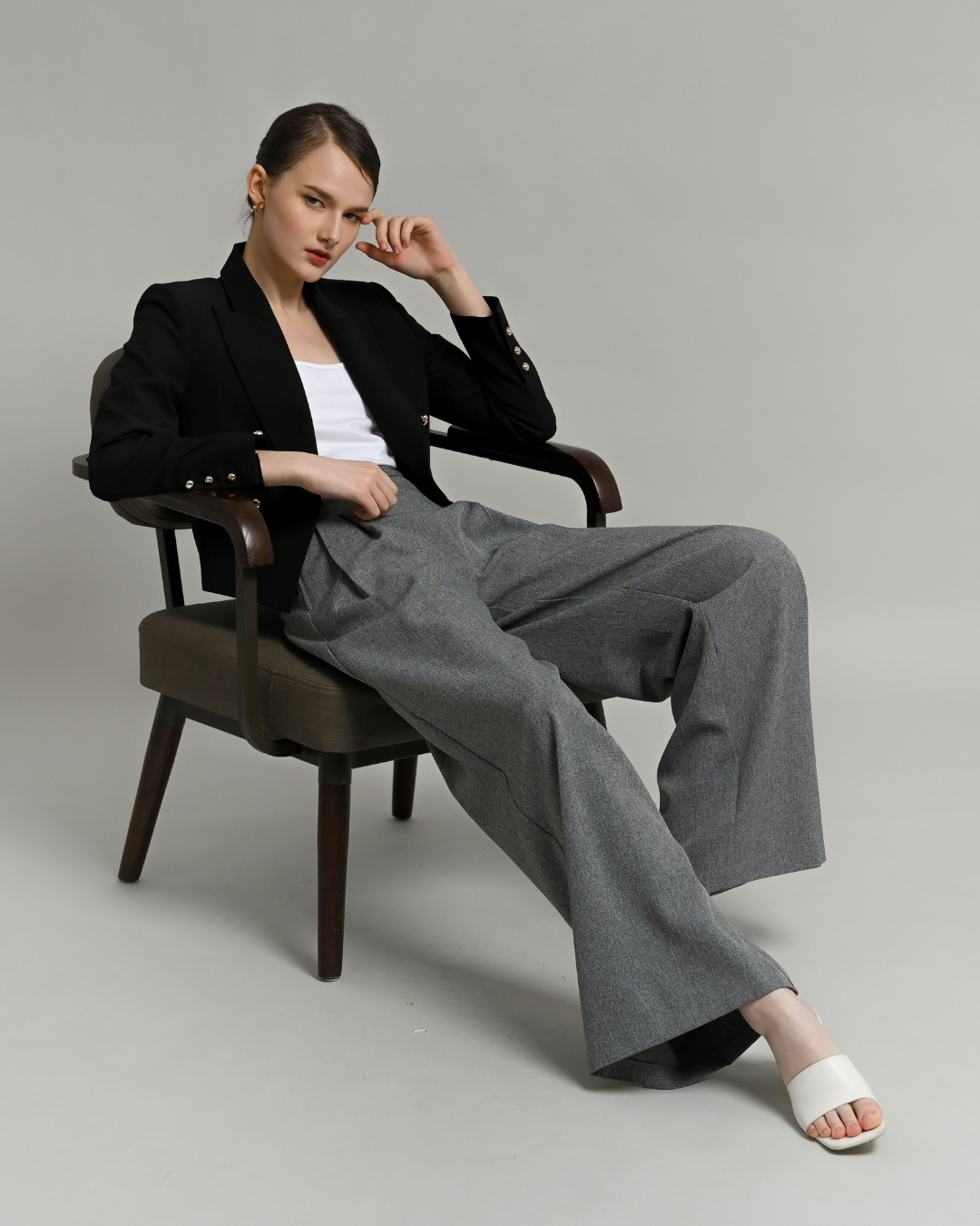 INVIO Jade Cropped Blazer Black | Jas Wanita - Enlace