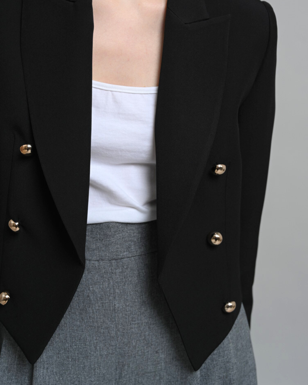INVIO Jade Cropped Blazer Black | Jas Wanita - Enlace