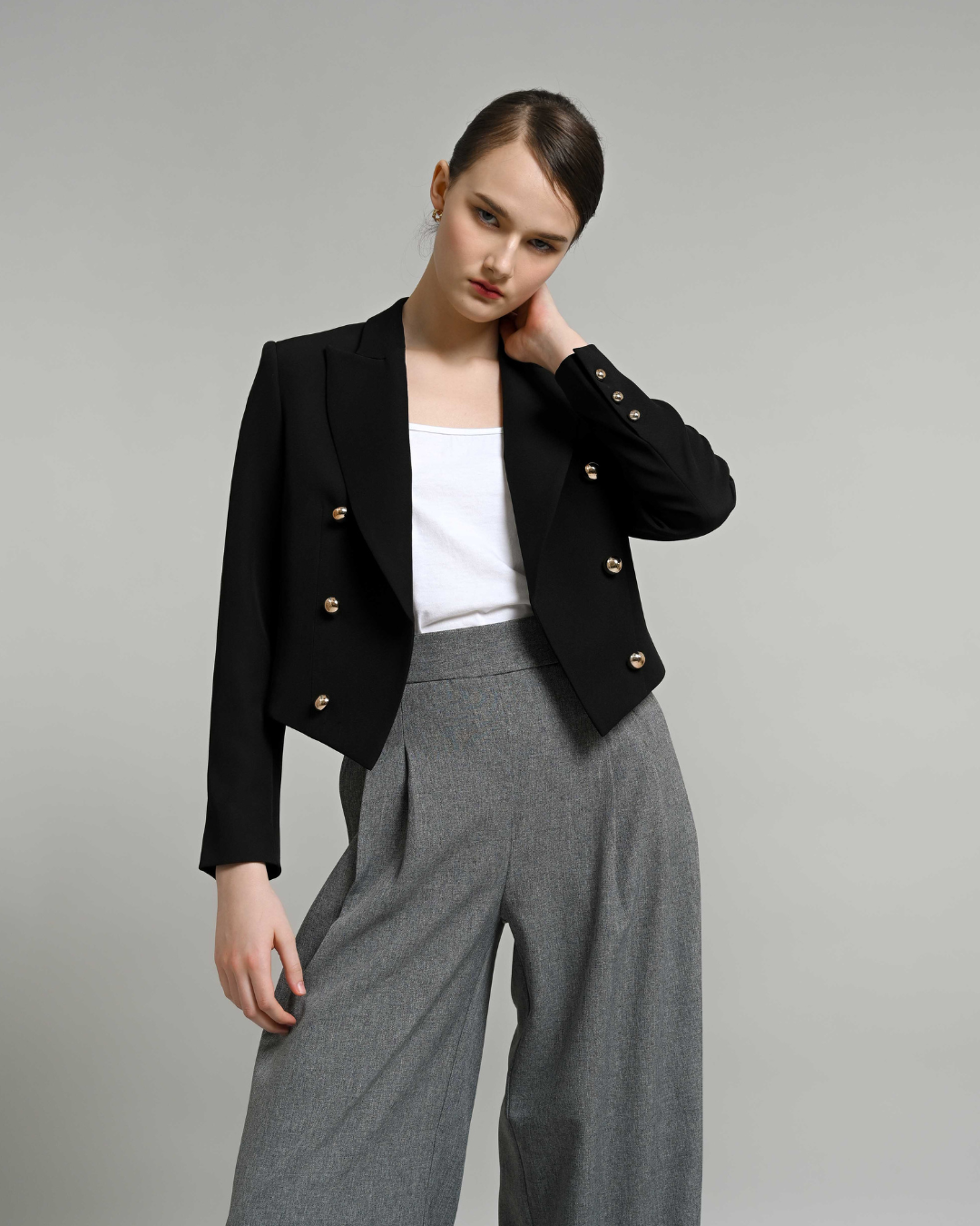 INVIO Jade Cropped Blazer Black | Jas Wanita - Enlace