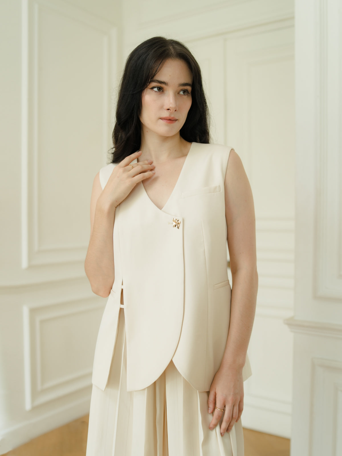 INVIO Rabella Asymmetrical Slit Vest | Rompi Wanita - Aurist