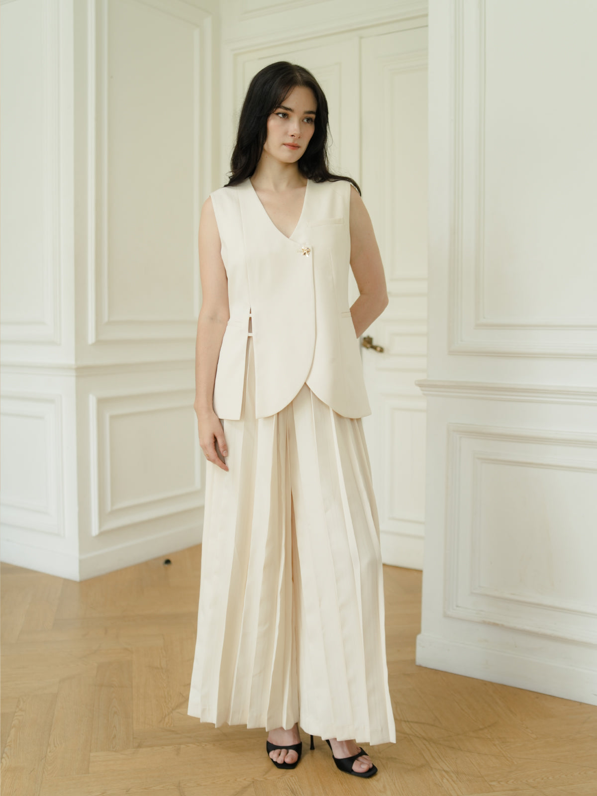 INVIO Rabella Asymmetrical Slit Vest | Rompi Wanita - Aurist