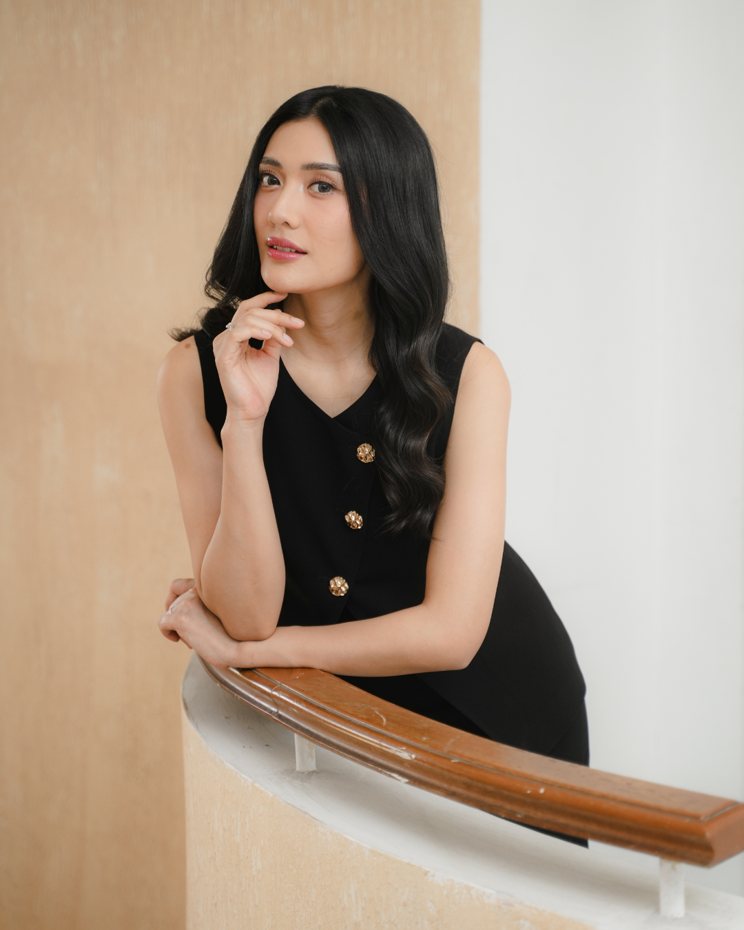 INVIO x Anissa Aziza Valerie Gold Button Vest | Rompi Wanita