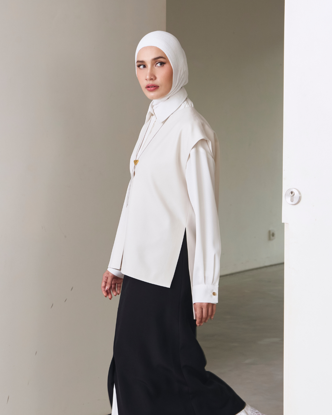 INVIO X Dwihanda Kiona Side-Slit Boxy Vest | Rompi Wanita