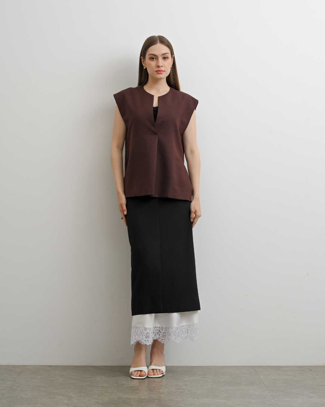 INVIO X Dwihanda Kiona Side-Slit Boxy Vest | Rompi Wanita