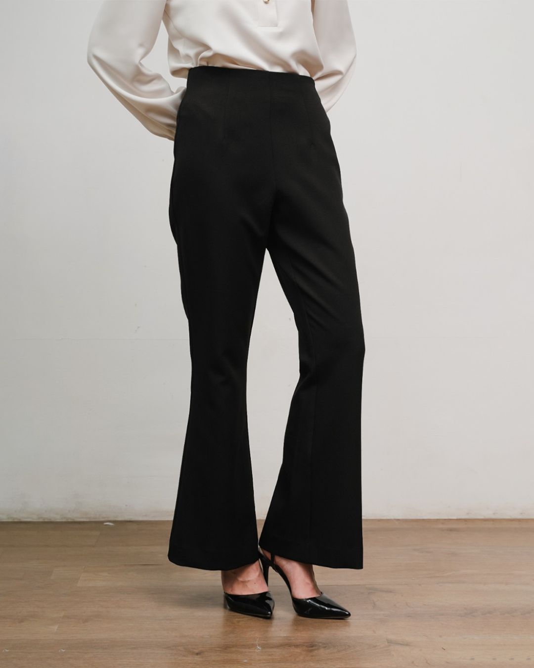 INVIO Pearce Tailored Bootcut Trousers Black | Celana Wanita - Costa