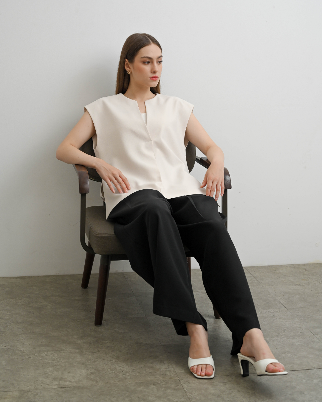 INVIO X Dwihanda Kiona Side-Slit Boxy Vest | Rompi Wanita