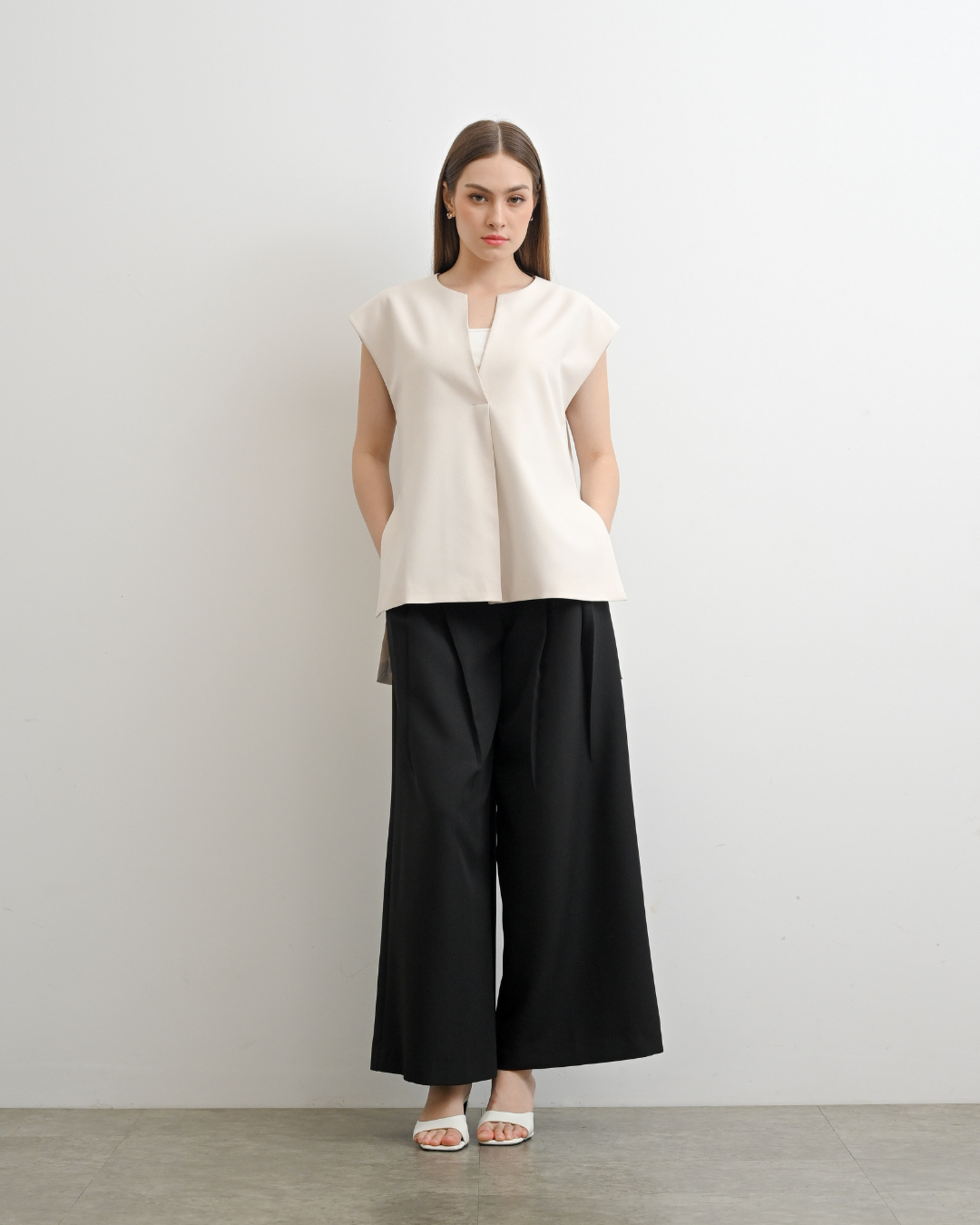 INVIO X Dwihanda Kiona Side-Slit Boxy Vest | Rompi Wanita