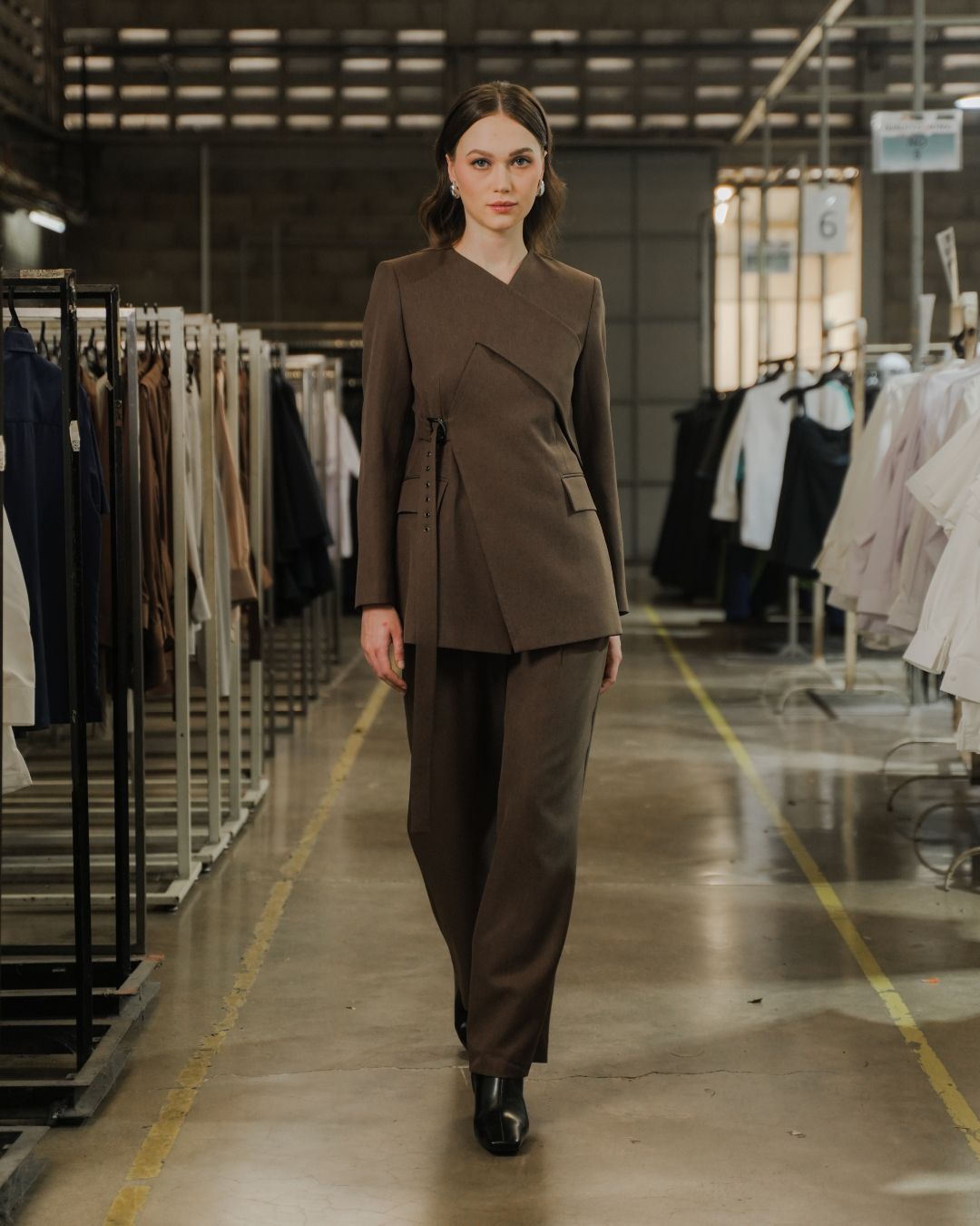 INVIO Zevia Interlace Buckle Blazer | Jas Wanita - Atelier Collection