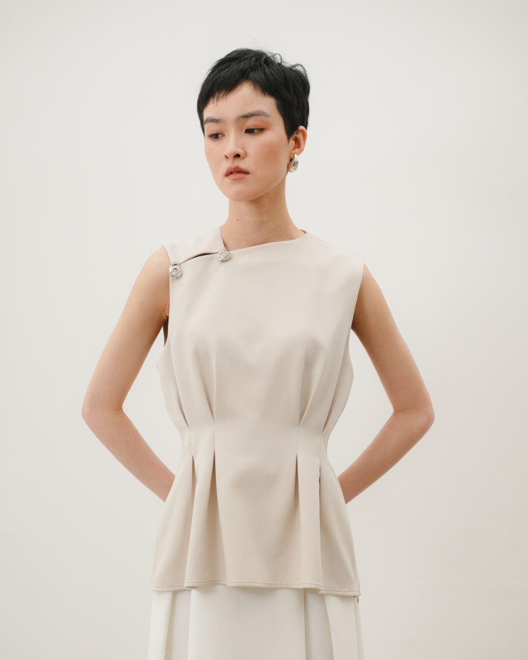 INVIO Valerienne Shoulder Button Blouse | Atasan Wanita - Resonance