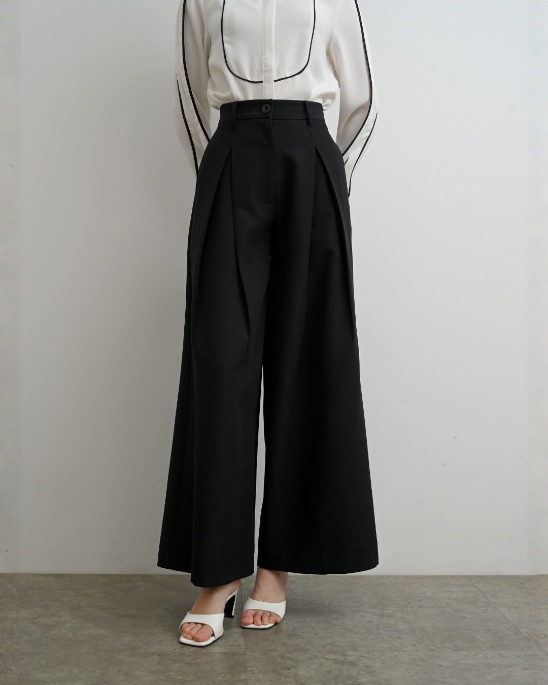 INVIO X Dwihanda Izzy Baggy Trousers | Celana Wanita