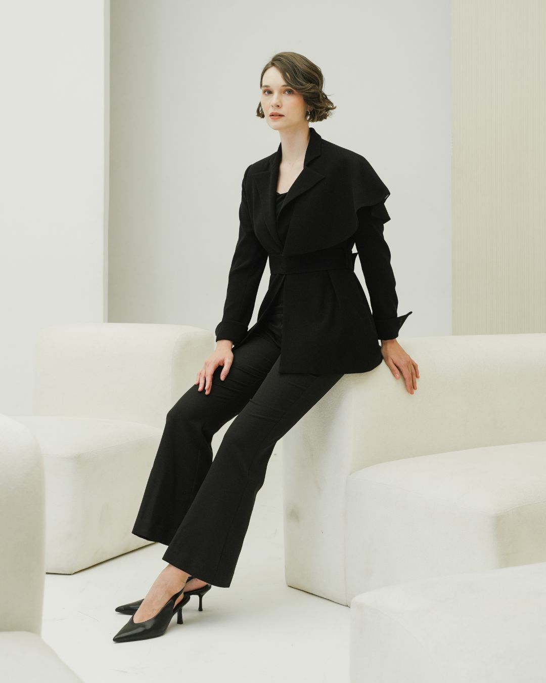 INVIO Harvie Belted Cape Blazer | Jas Wanita