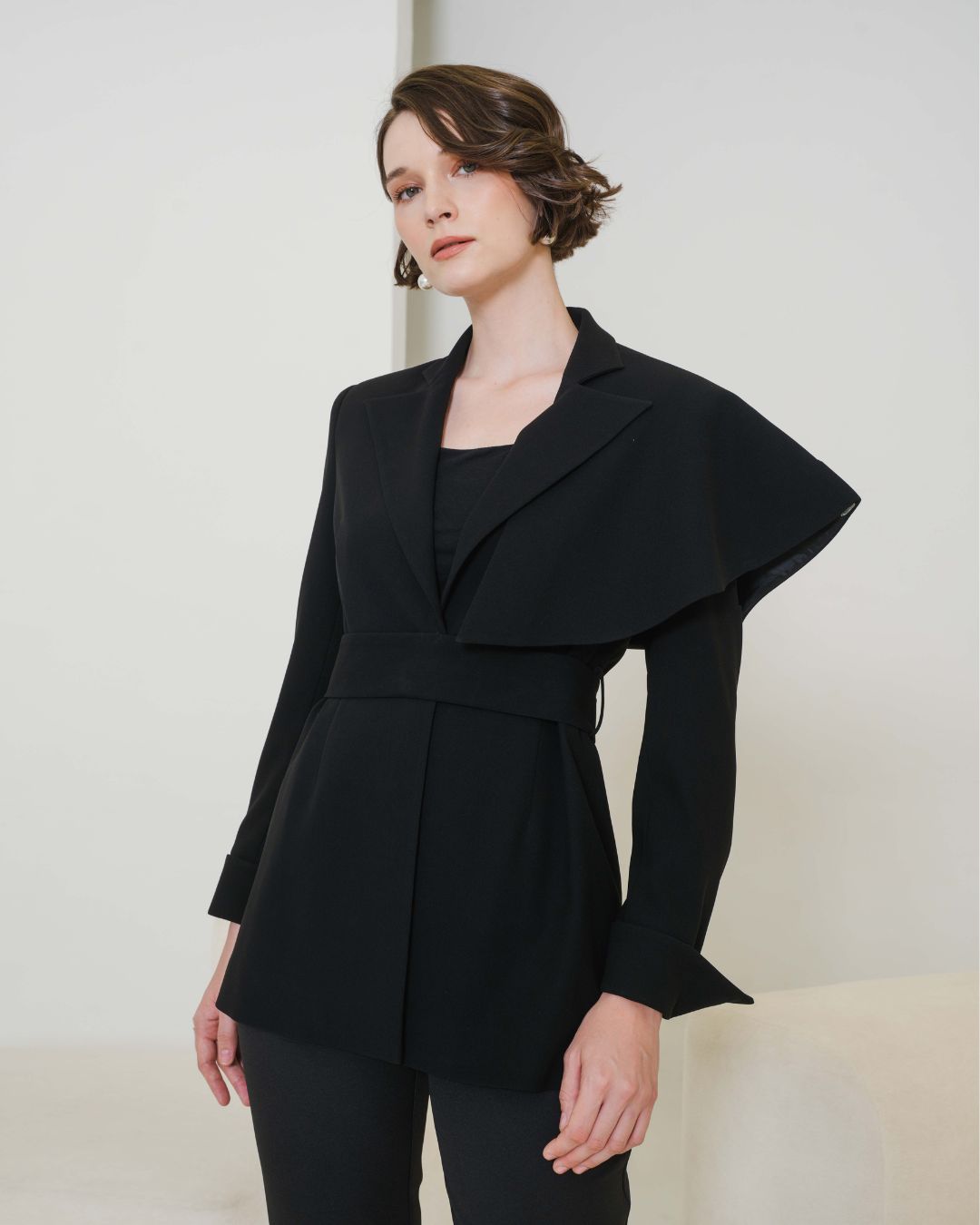 INVIO Harvie Belted Cape Blazer | Jas Wanita