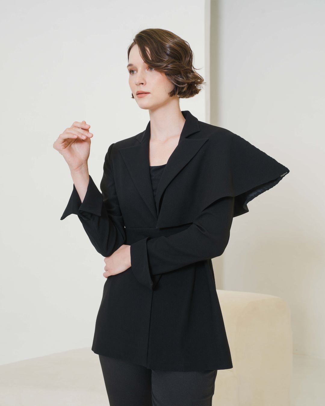 INVIO Harvie Belted Cape Blazer | Jas Wanita