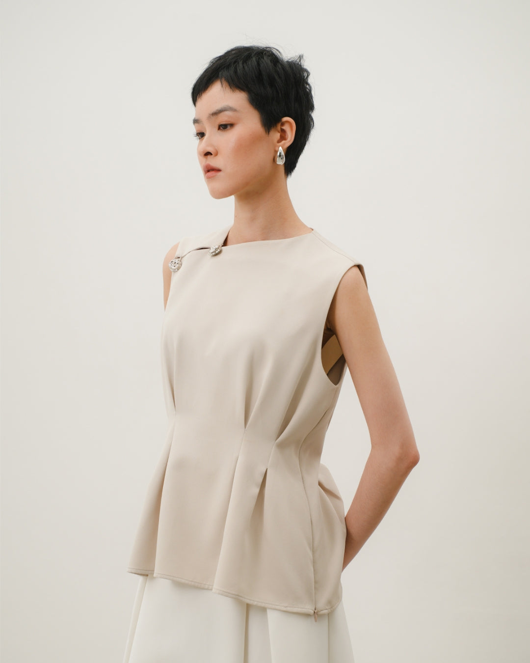 INVIO Valerienne Shoulder Button Blouse | Atasan Wanita - Resonance