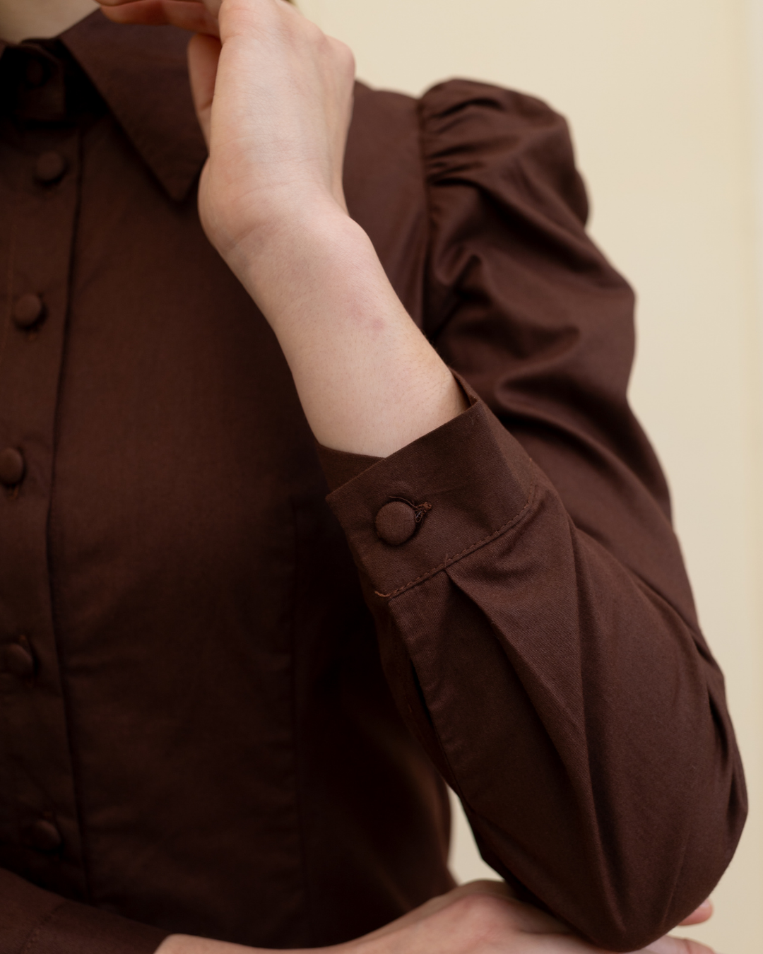 INVIO Maisie Puff Shoulder Shirt Mahagony Brown | Atasan Kemeja Wanita