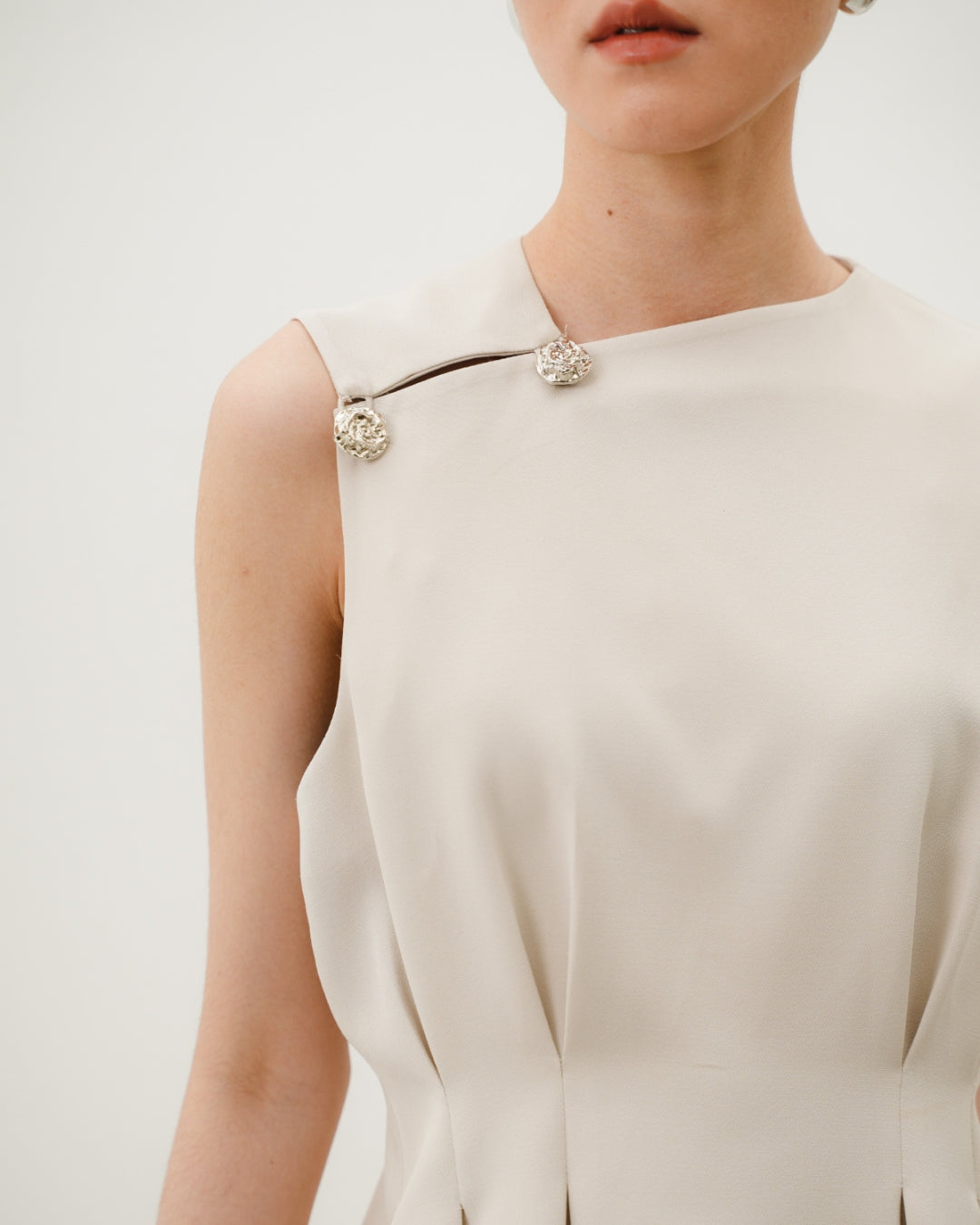 INVIO Valerienne Shoulder Button Blouse | Atasan Wanita - Resonance