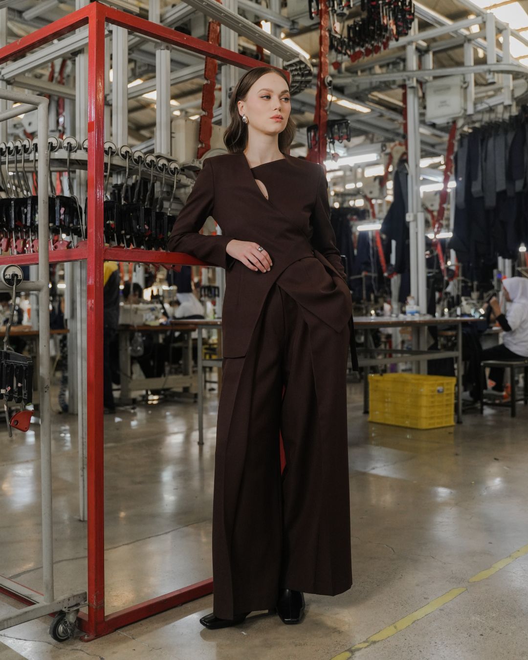 INVIO Zevaya Keyhole Buckle Blazer | Jas Wanita - Atelier Collection