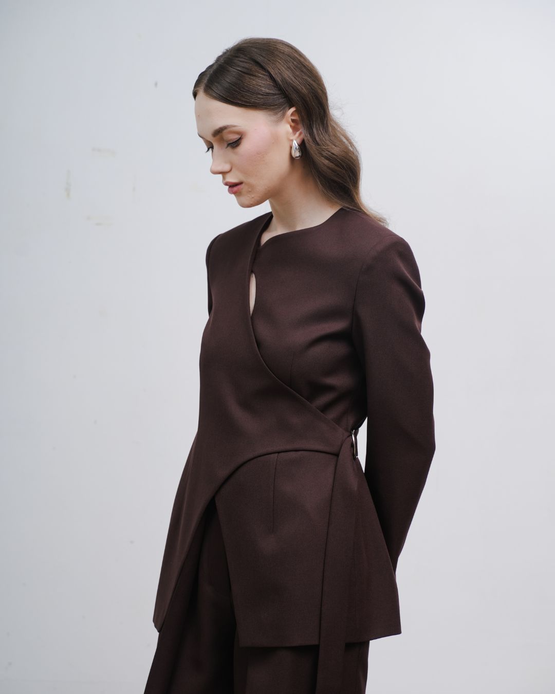 INVIO Zevaya Keyhole Buckle Blazer | Jas Wanita - Atelier Collection