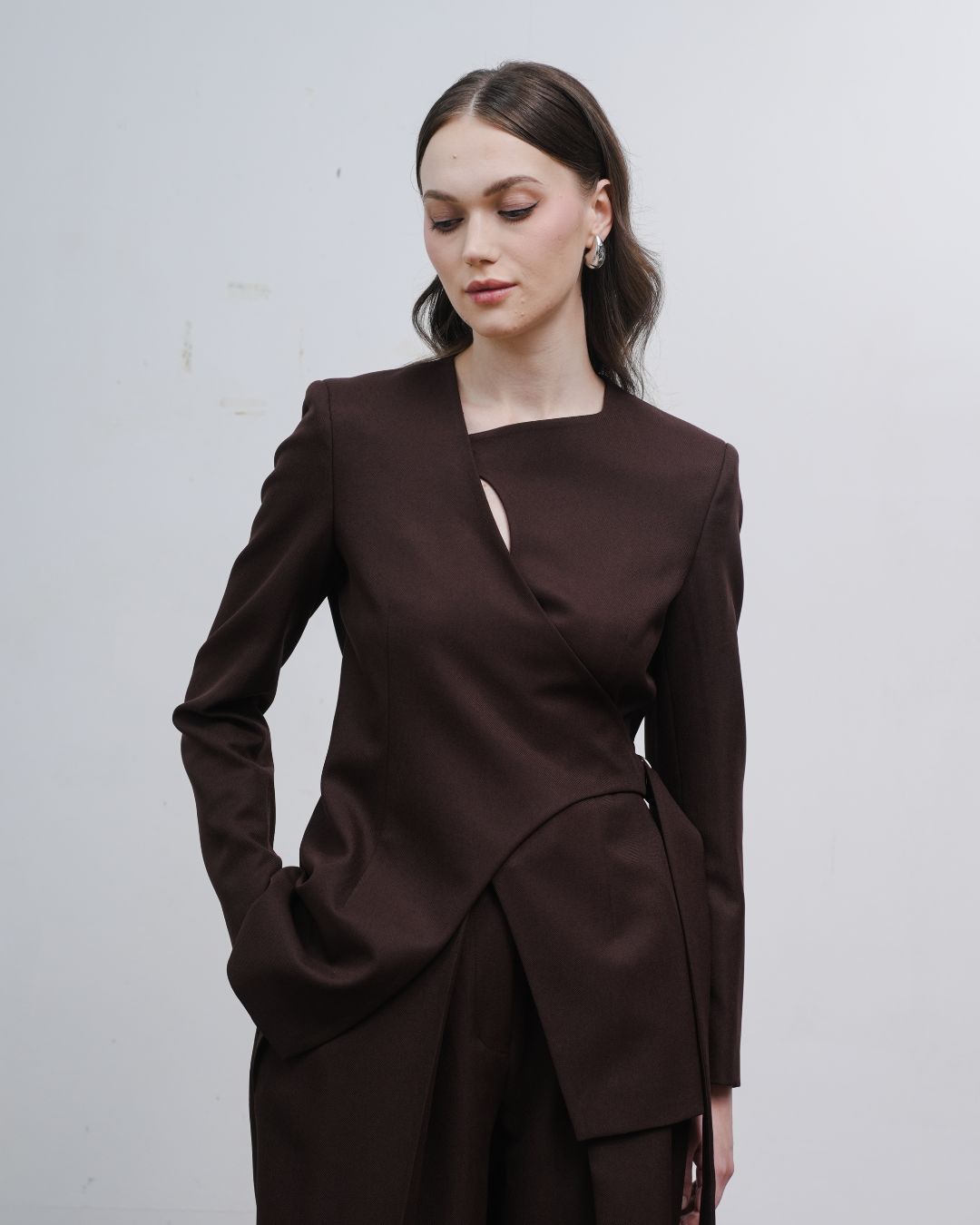 INVIO Zevaya Keyhole Buckle Blazer | Jas Wanita - Atelier Collection