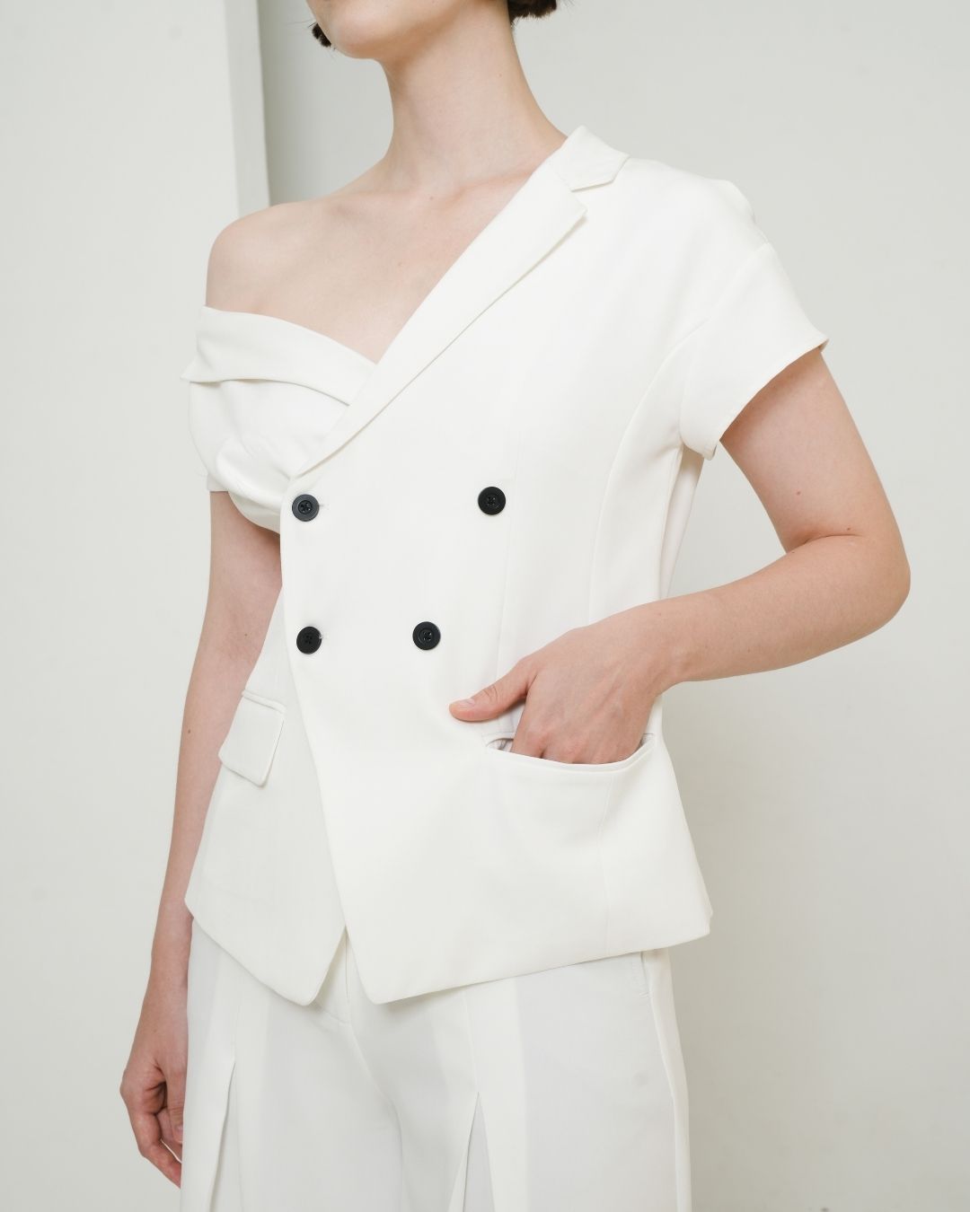 INVIO Aralyn Off Shoulder Blazer | Jas Wanita - Leanne Collection
