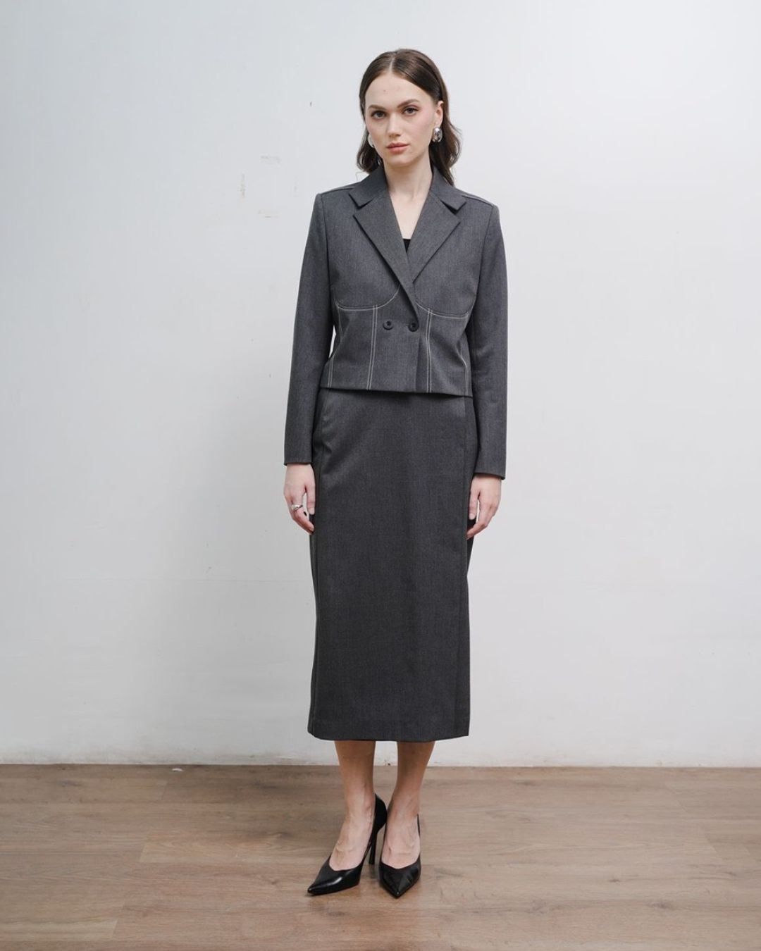 INVIO Zadie Contrast Stitch Crop Blazer | Jas Wanita - Atelier Collection