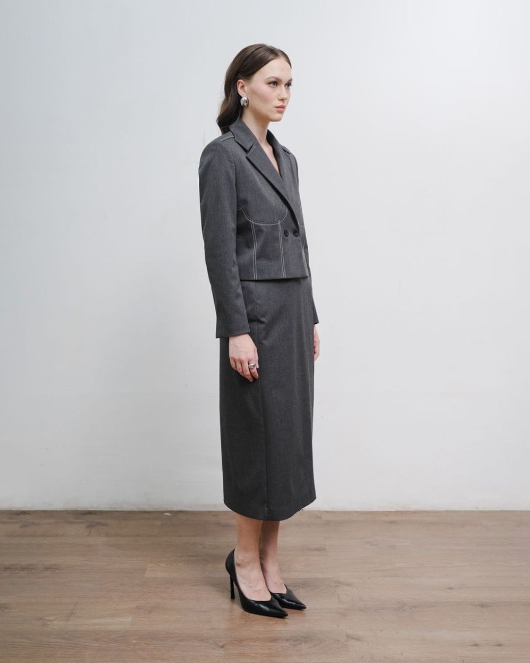 INVIO Zadie Contrast Stitch Crop Blazer | Jas Wanita - Atelier Collection