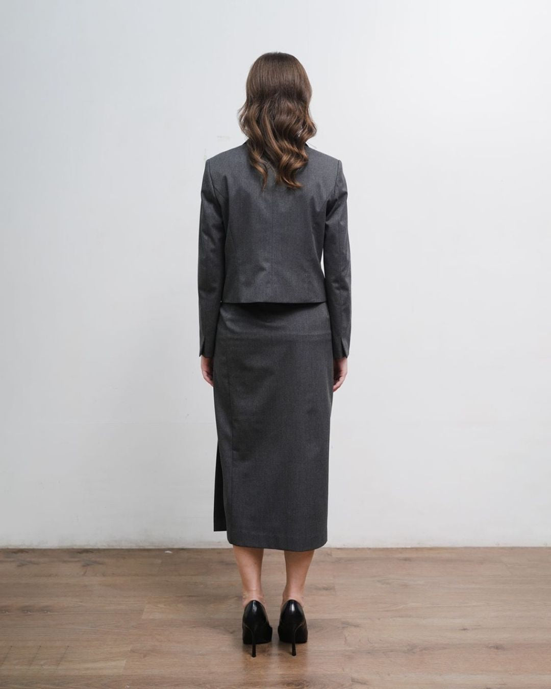 INVIO Zadie Contrast Stitch Crop Blazer | Jas Wanita - Atelier Collection