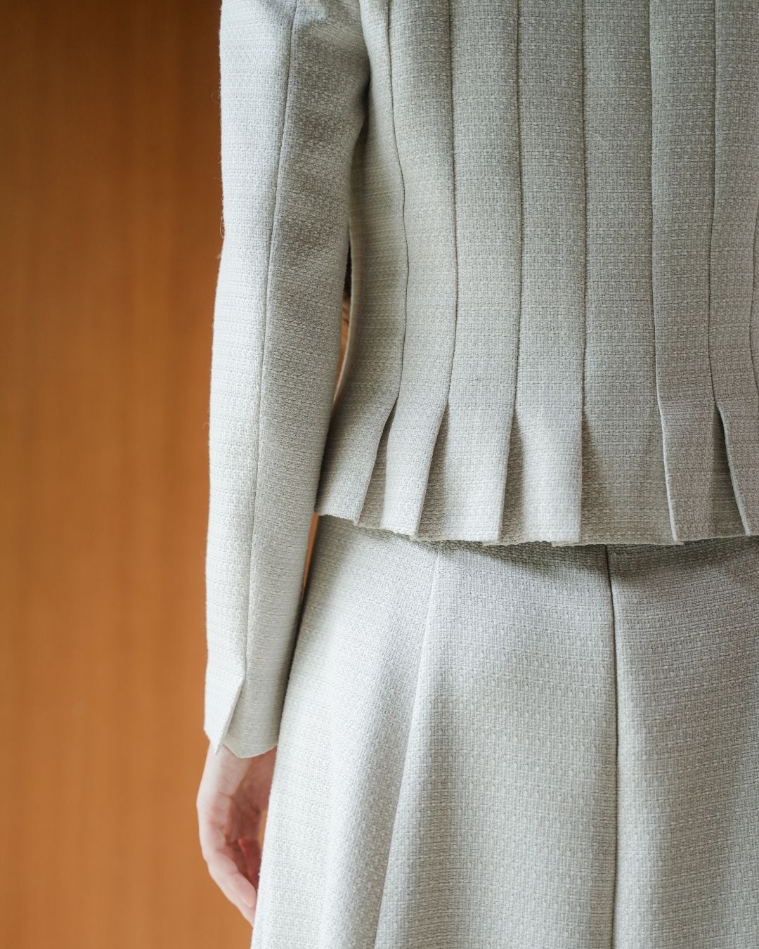 INVIO Bennett Pleated Tweed Jacket | Jaket Wanita - Amber Collection