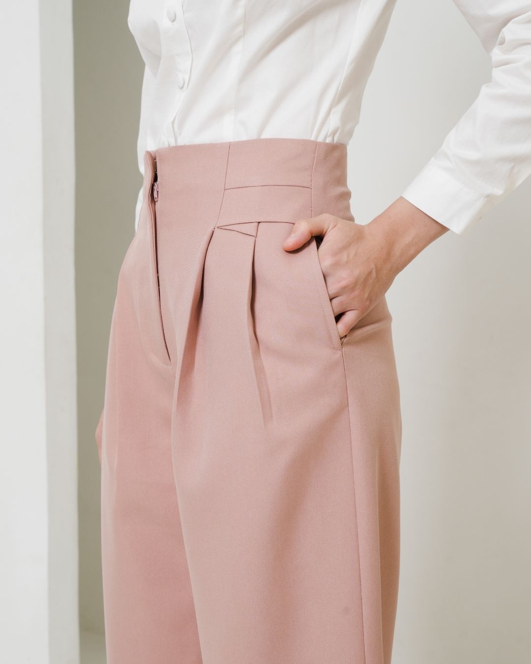 INVIO Alesia Fold Detail Trousers Dusty Pink | Jas Wanita - Leanne Collection