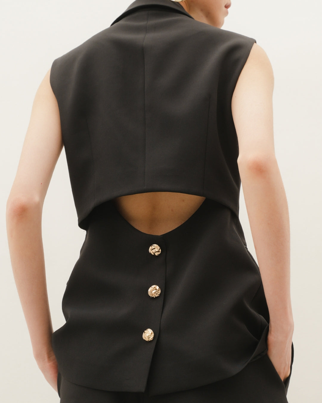 INVIO Vicenza Backless Layered Collar Vest | Atasan Wanita - Resonance