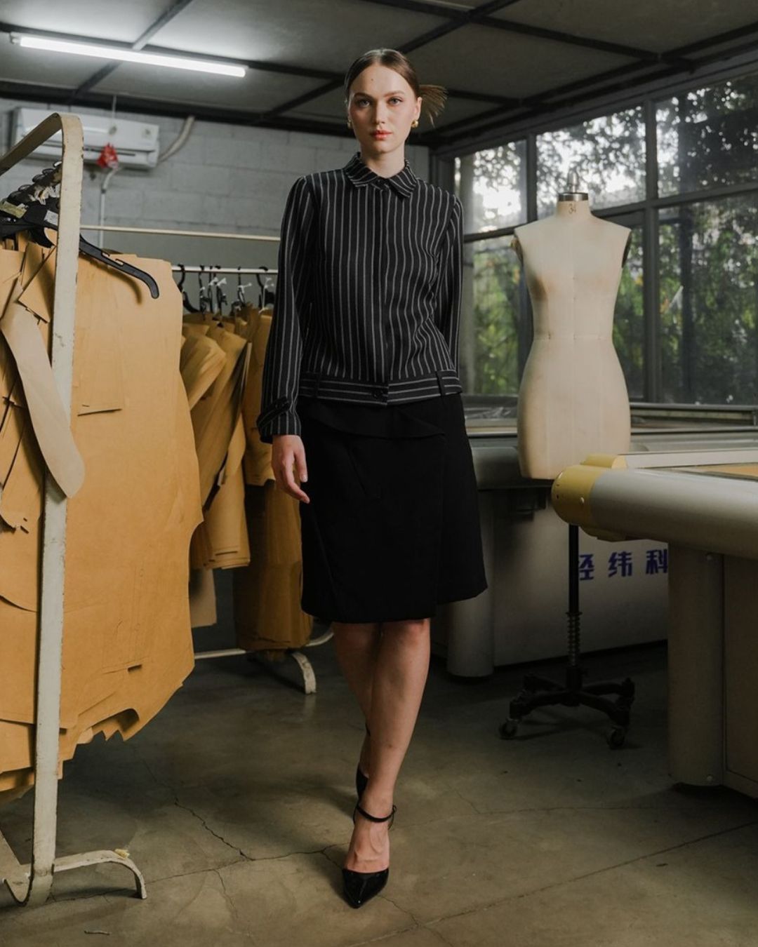 INVIO Zalenka Pinstripe Loop Shirt | Kemeja Blouse Wanita - Atelier Collection