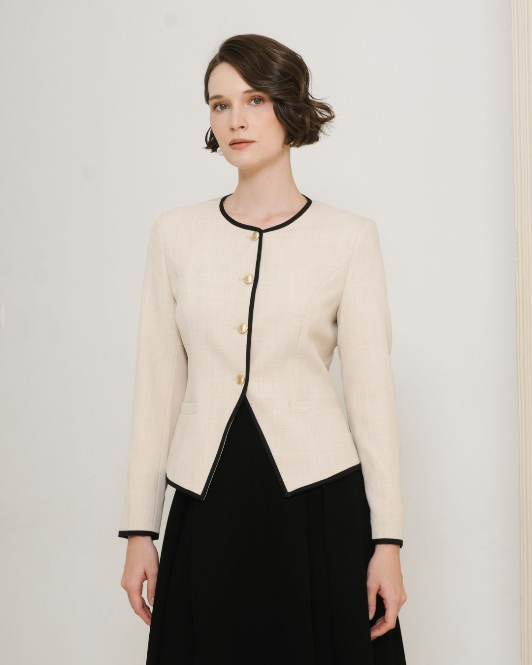 INVIO Arabela Contrast Trim Blazer | Jas Wanita - Leanne Collection