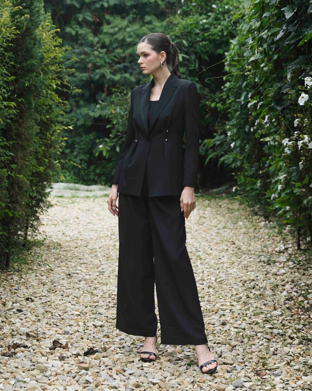 INVIO Theresa Sculpted Blazer | Jas Wanita - Luminescence