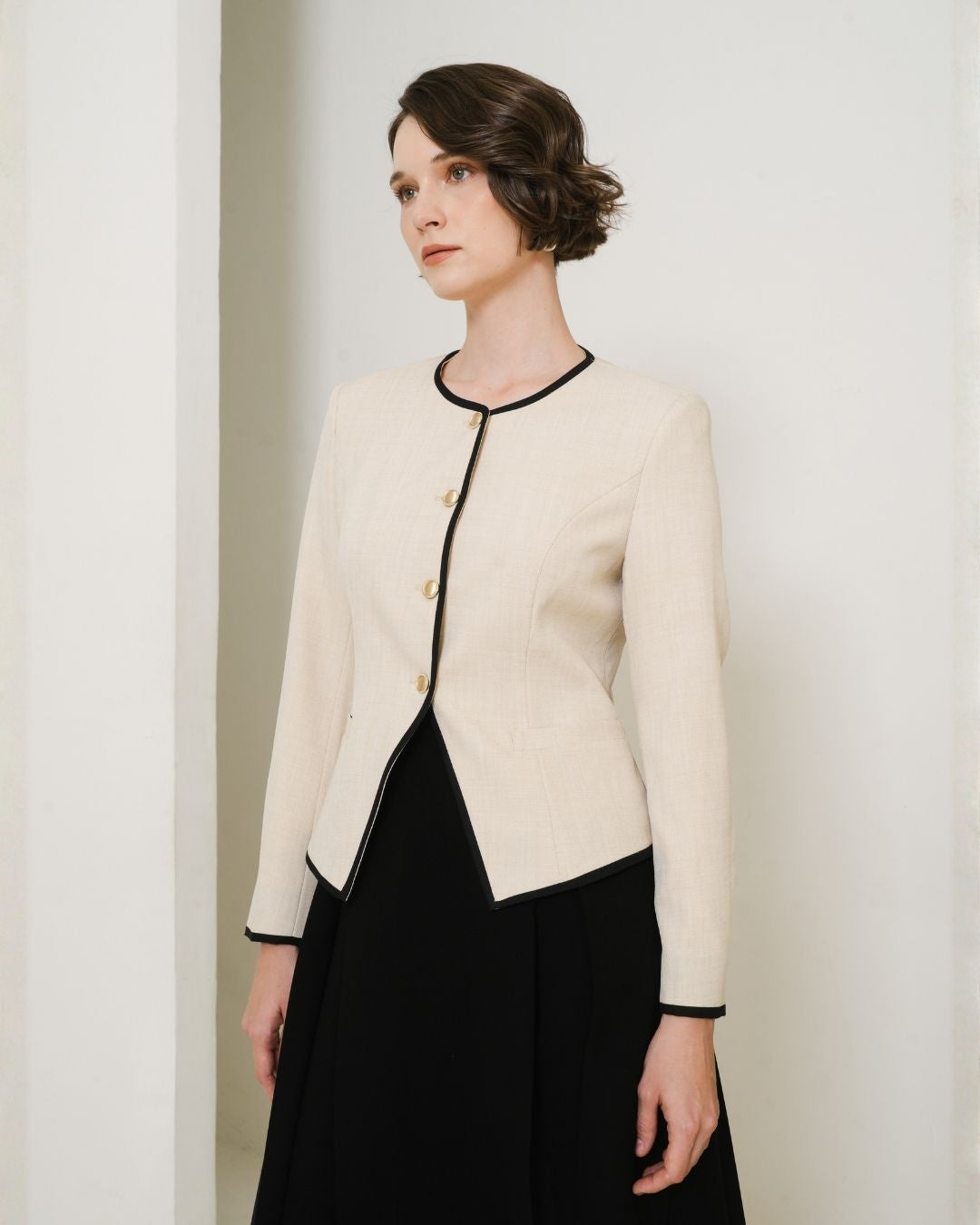 INVIO Arabela Contrast Trim Blazer | Jas Wanita - Leanne Collection