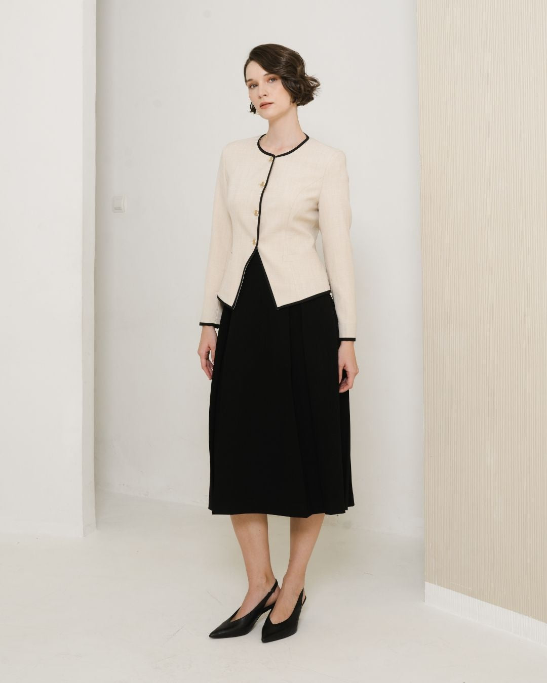 INVIO Arabela Contrast Trim Blazer | Jas Wanita - Leanne Collection