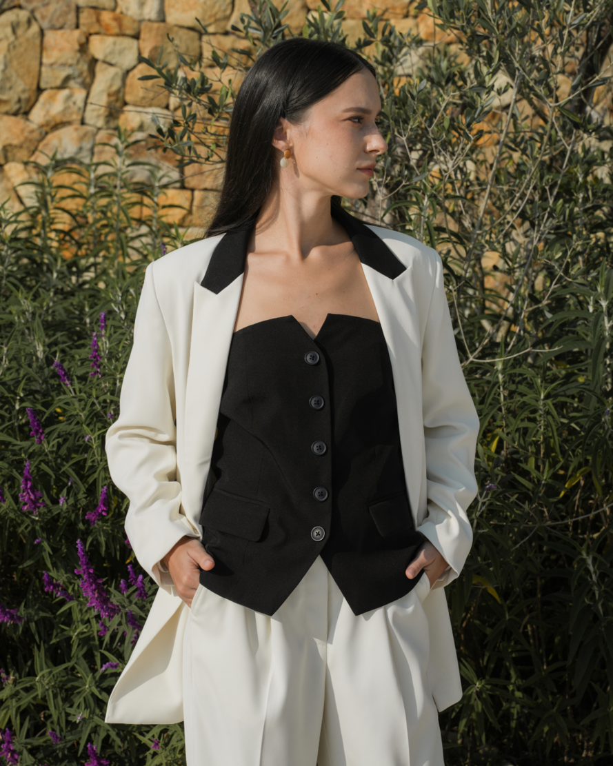 INVIO Pierre Oversized Ruched Sleeve Blazer | Jas Wanita - Costa