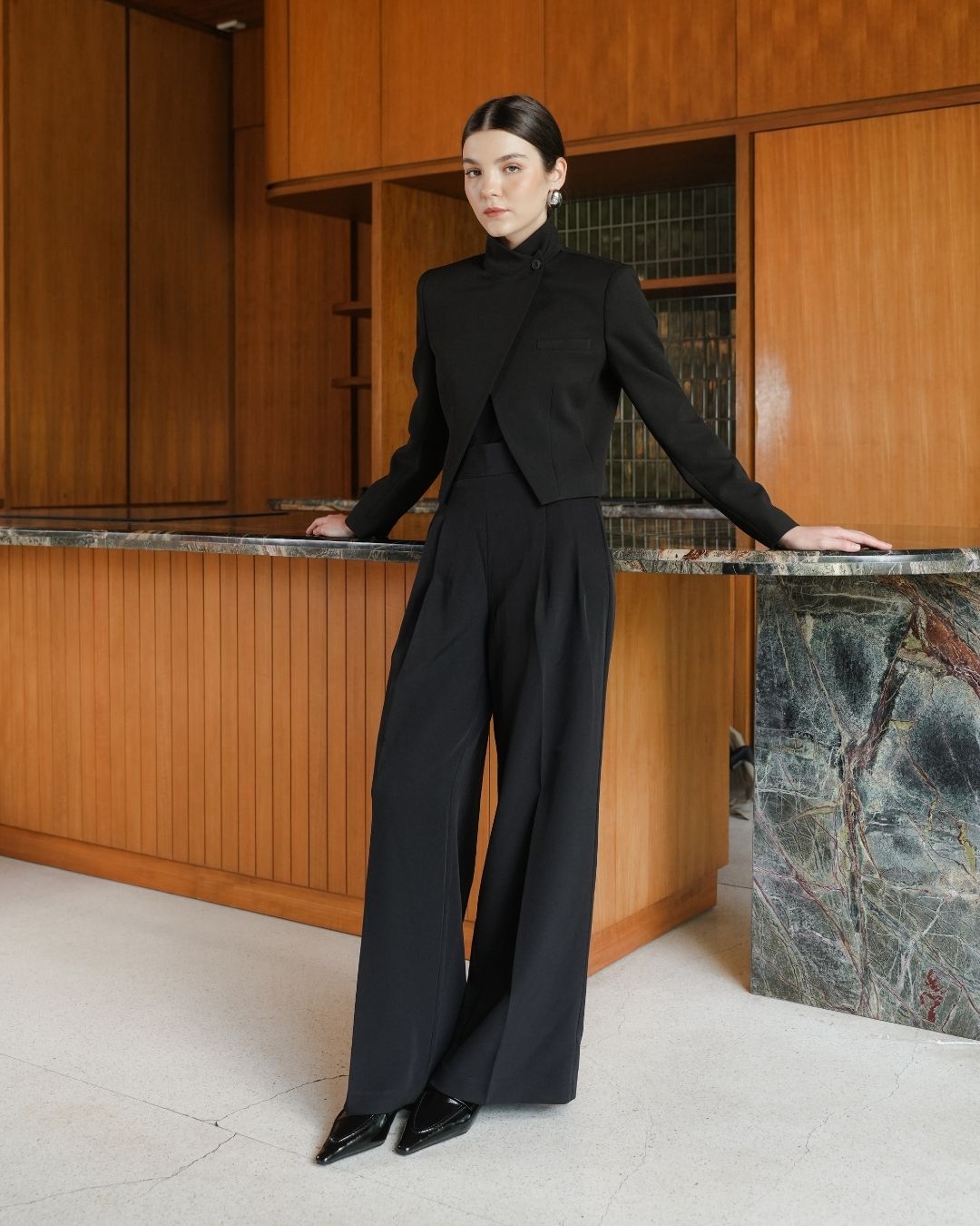 INVIO Berena Cropped High Neck Blazer | Jas Wanita - Amber Collection