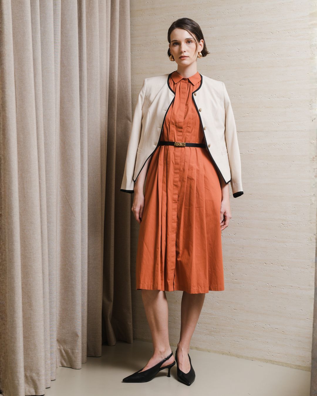 INVIO Arabela Contrast Trim Blazer | Jas Wanita - Leanne Collection