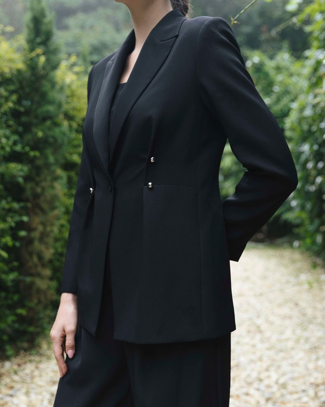 INVIO Theresa Sculpted Blazer | Jas Wanita - Luminescence