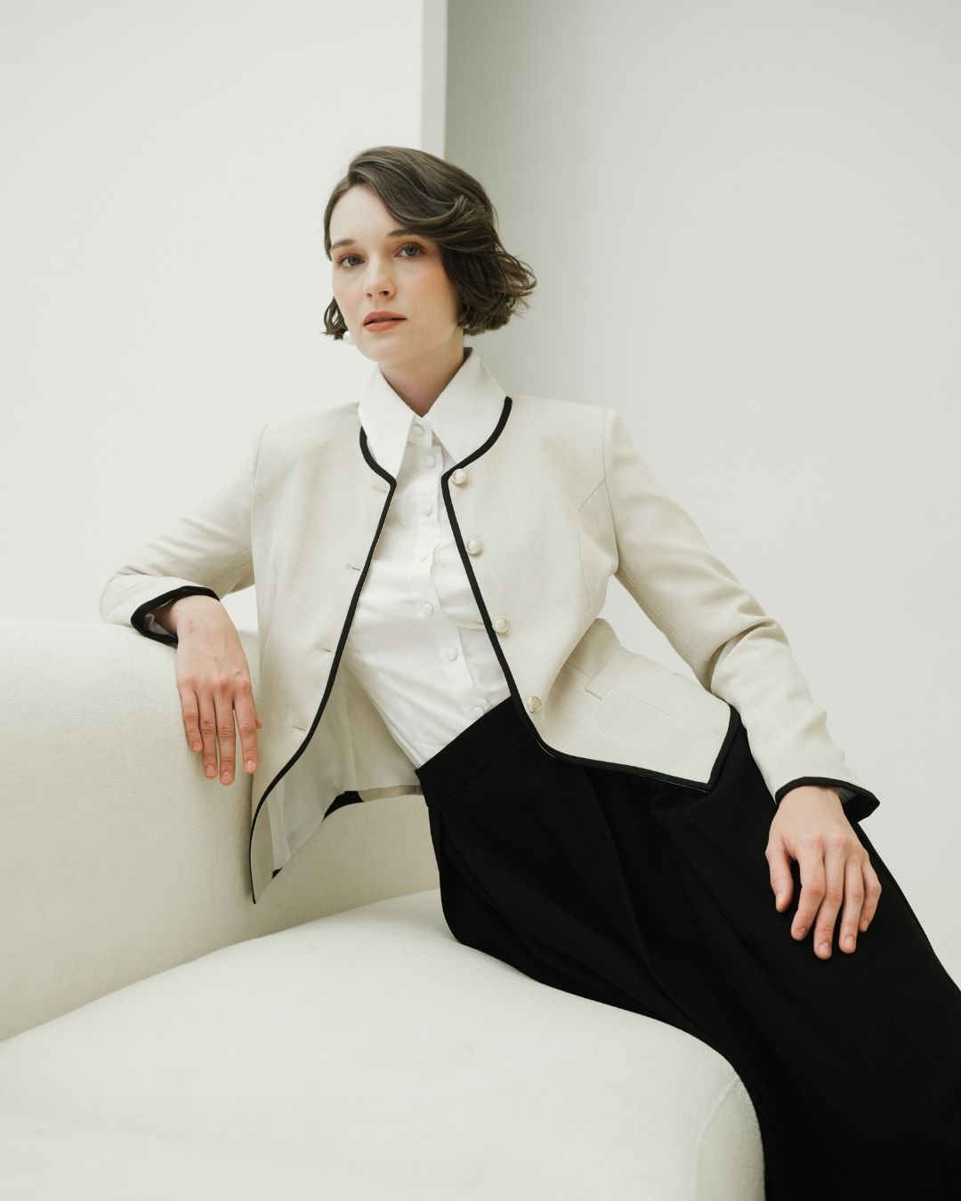 INVIO Arabela Contrast Trim Blazer | Jas Wanita - Leanne Collection
