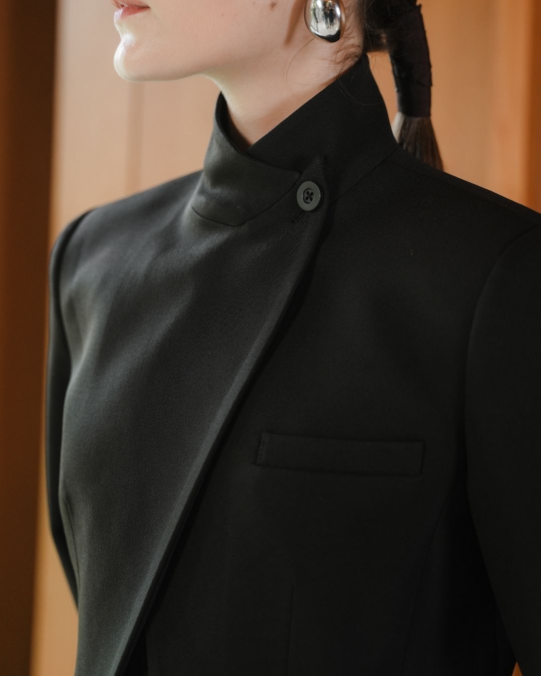 INVIO Berena Cropped High Neck Blazer | Jas Wanita - Amber Collection