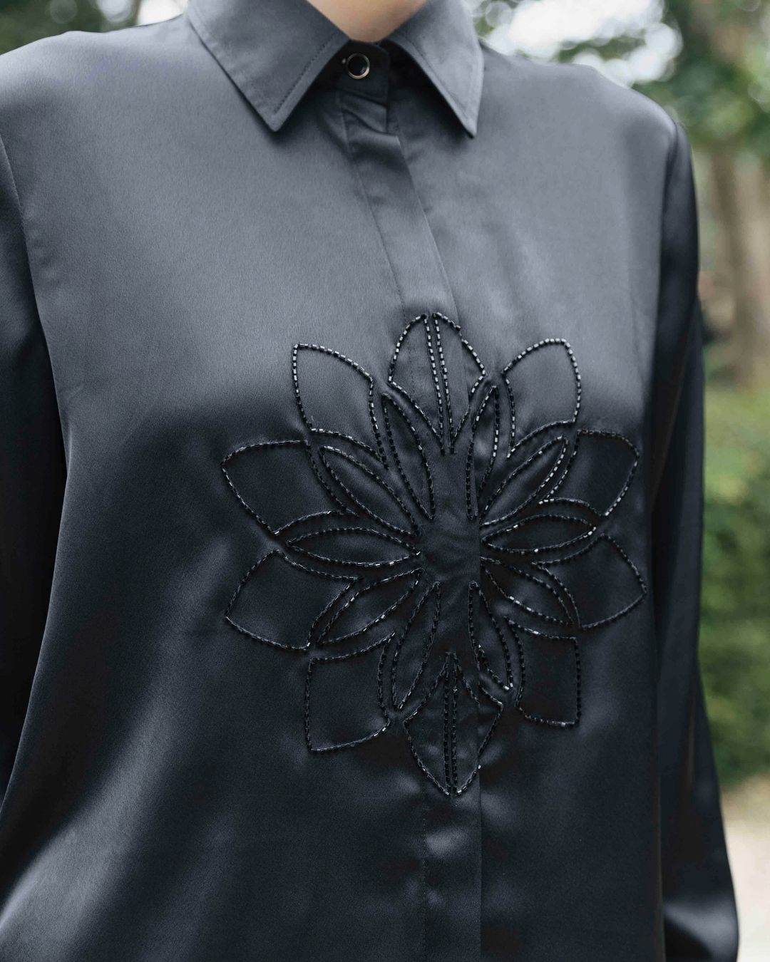 INVIO Tawney Midnight Bloom Shirt | Atasan Wanita Luminescence