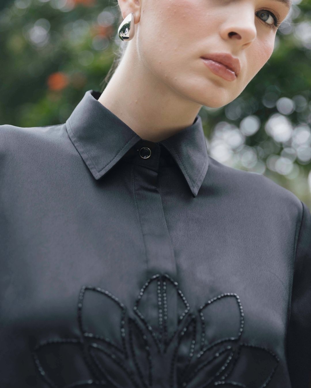 INVIO Tawney Midnight Bloom Shirt | Atasan Wanita Luminescence