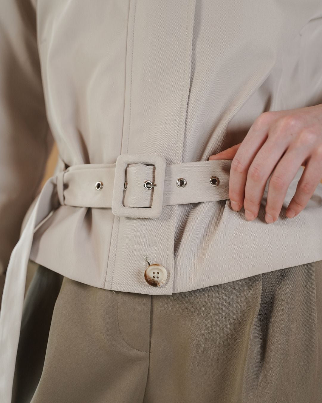 INVIO Bexley Buckle Belt Trench Jacket | Jaket Wanita - Amber Collection
