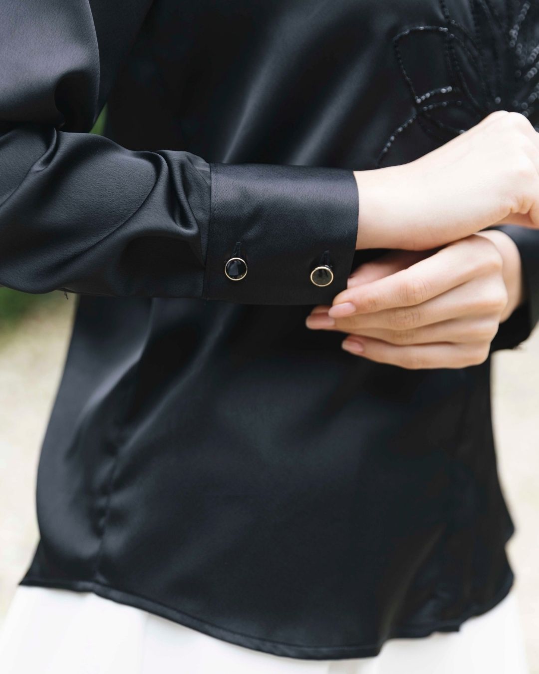 INVIO Tawney Midnight Bloom Shirt | Atasan Wanita Luminescence