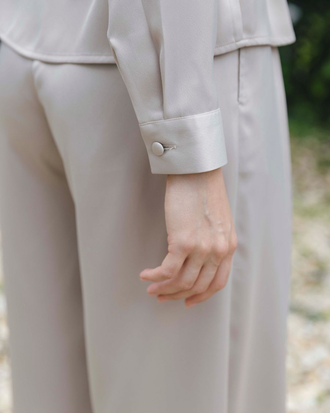 INVIO Tesya Cinched Grace Shirt | Atasan Wanita - Luminescence